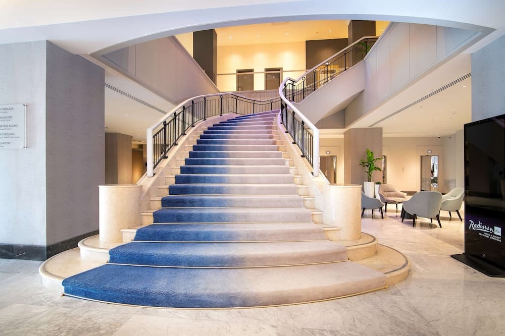Radisson Blu Hotel & Resort, Abu Dhabi Corniche 2021/2022