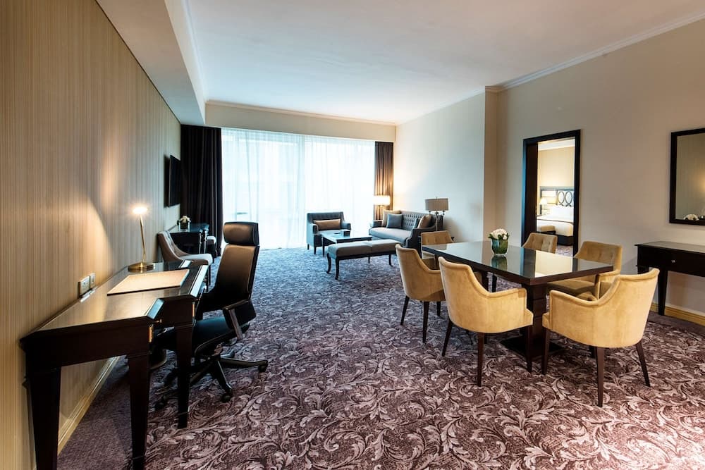 Golden Tulip Doha (Luxury City Hotel)