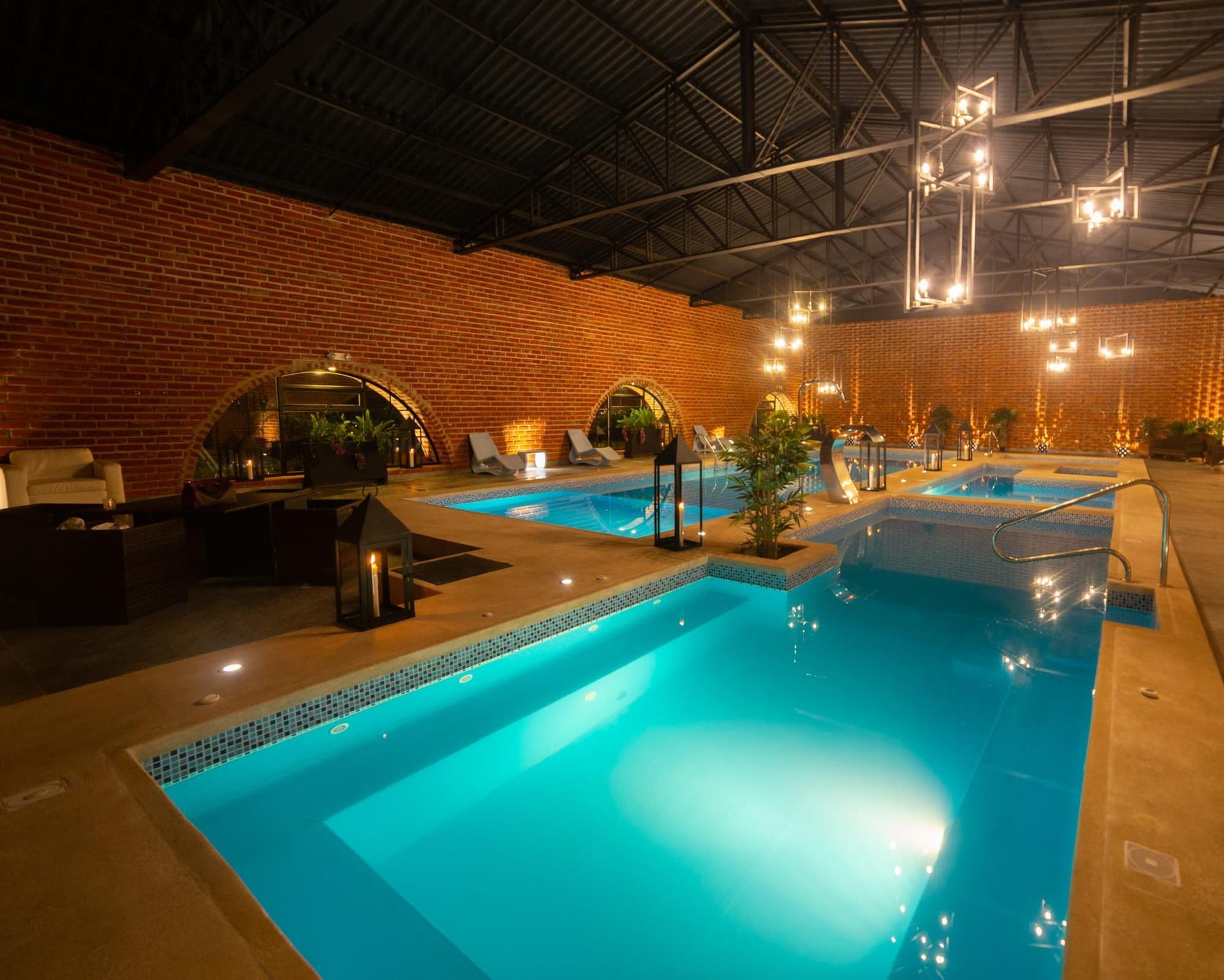 QUINDELOMA ART HOTEL & GALLERY