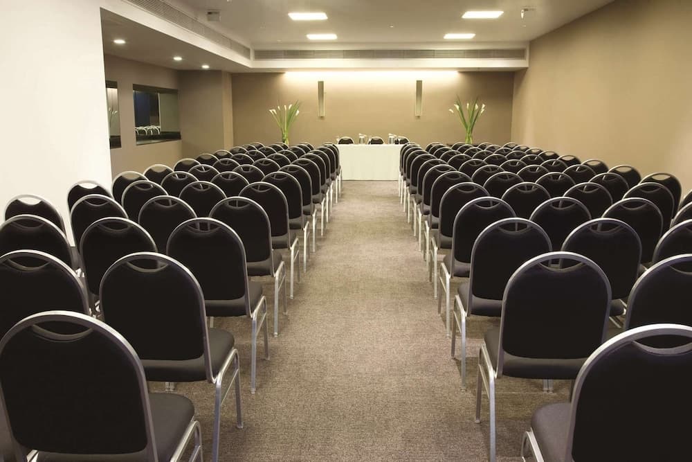 NH 9 de Julio ou Similar, Meeting facility