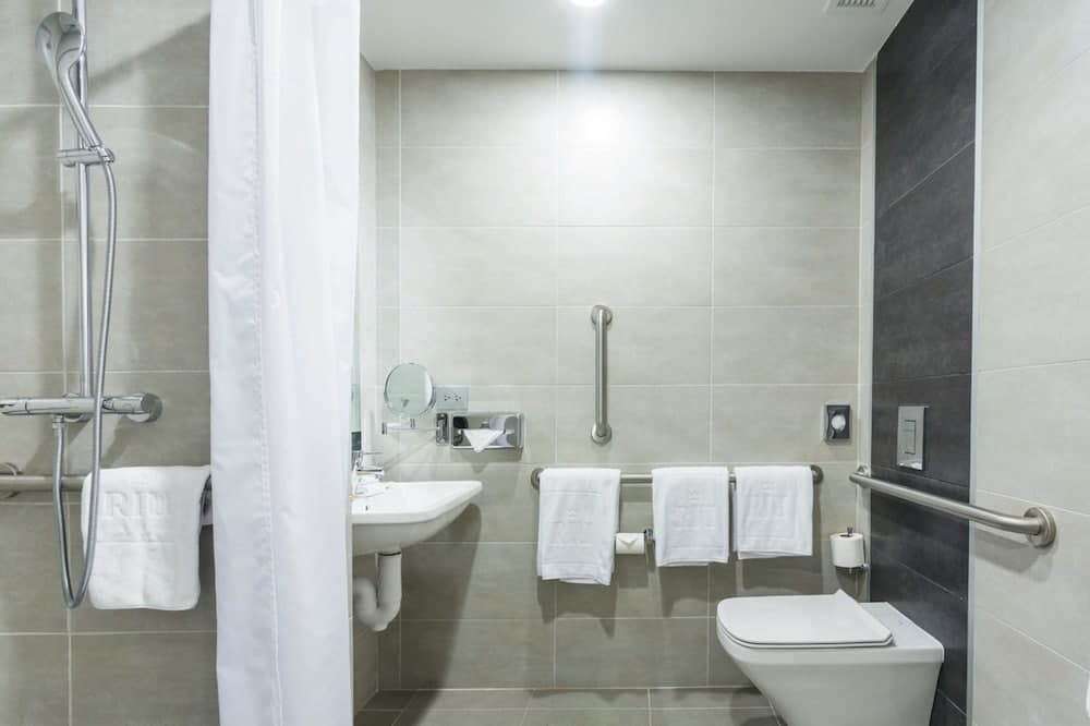 Hotel Riu Plaza New York Times Square, Bathroom