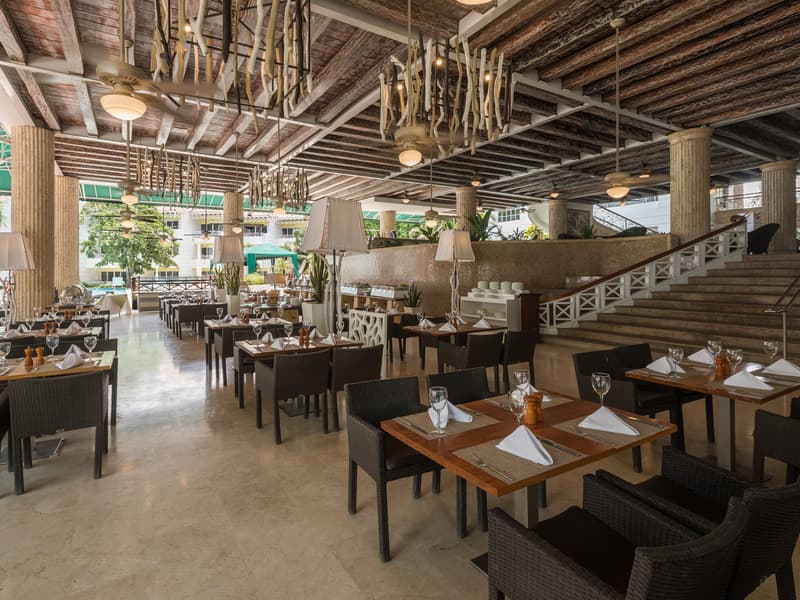 Las Americas Casa de Playa, RES