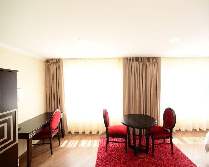 QUINDELOMA ART HOTEL & GALLERY