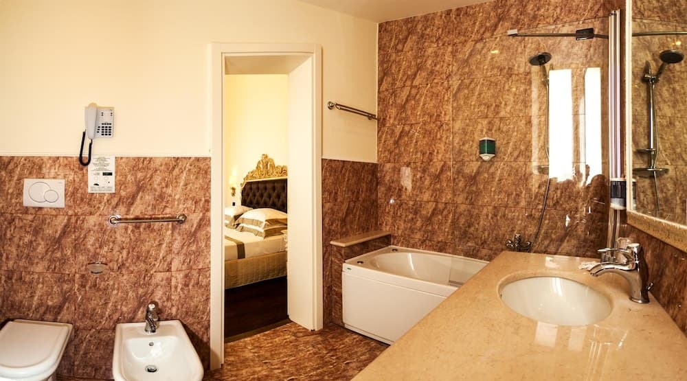 Grand Hotel di Lecce, Bathroom