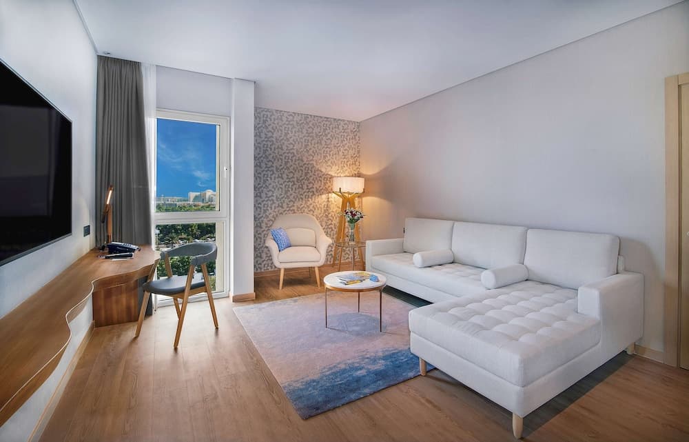 Radisson Blu Hotel & Resort, Abu Dhabi Corniche 2021/2022