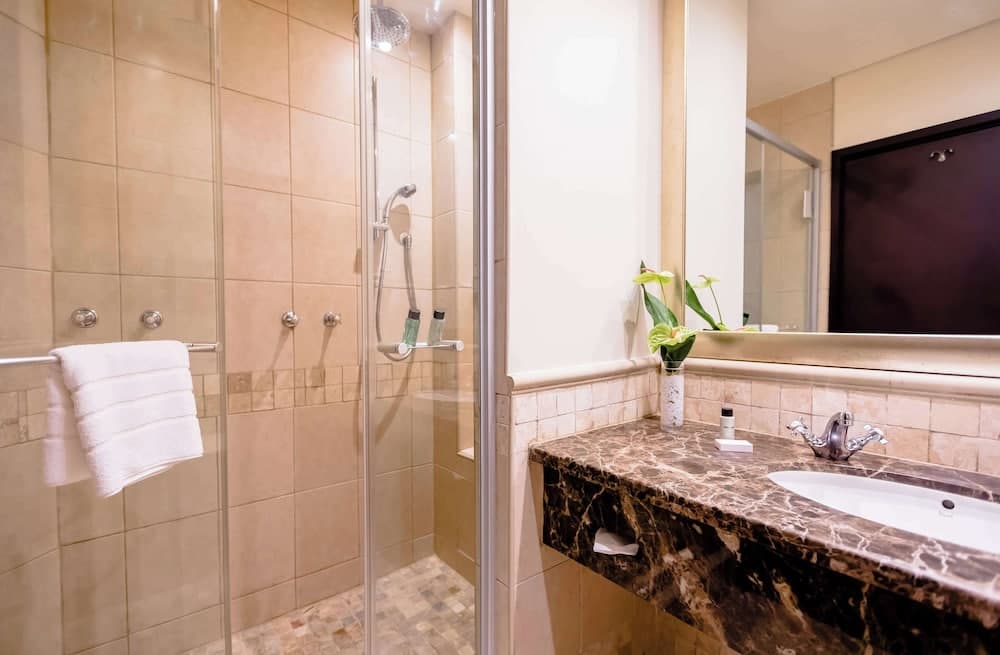 Southern Sun Sandton, Bathroom