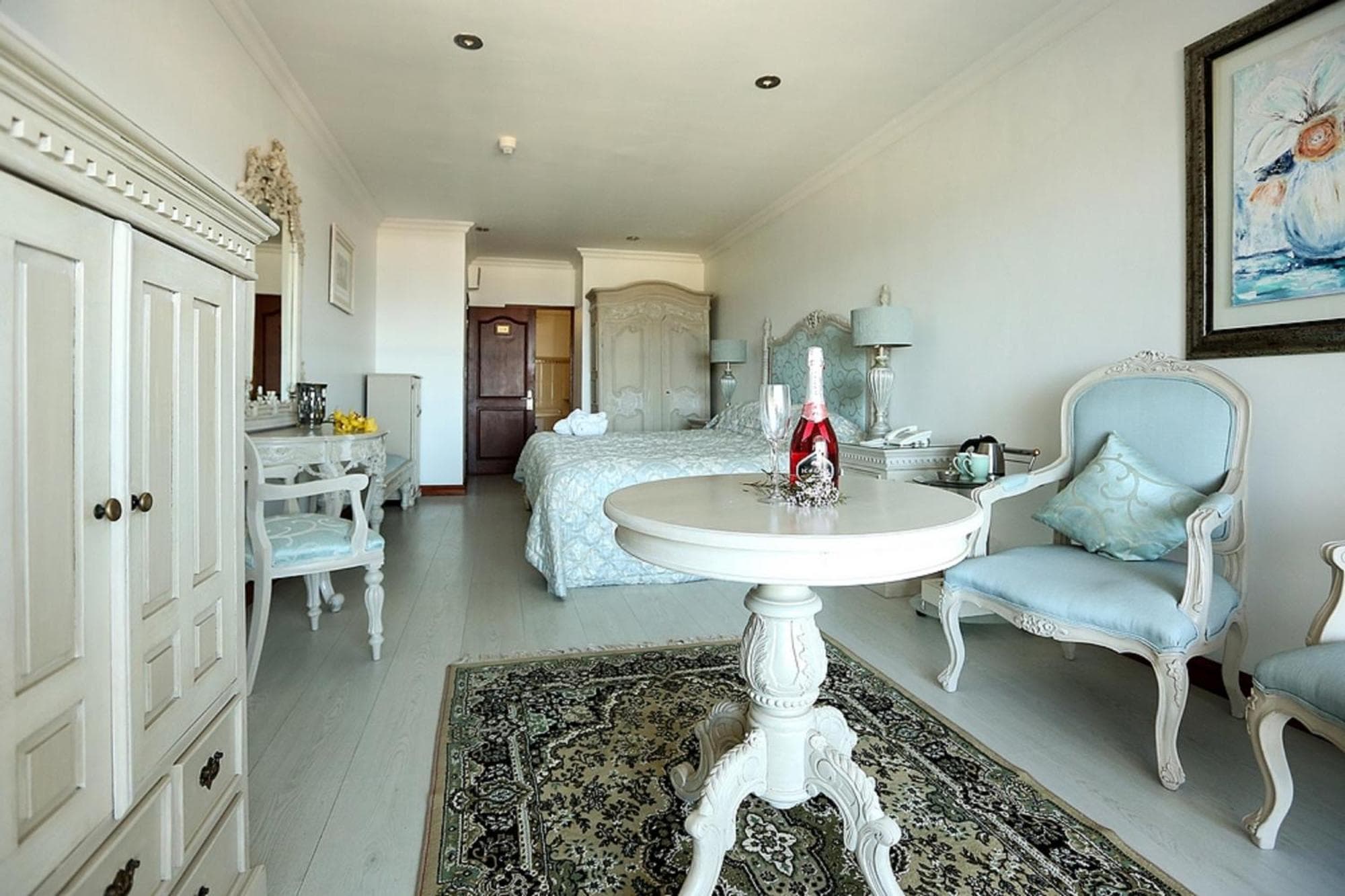 Misty Waves Boutique Hotel