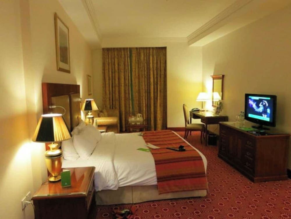 Sunday Hotel Holiday international Dubai