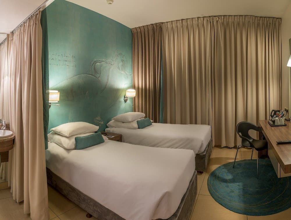 Peermont Metcourt at Emperors Palace, Room