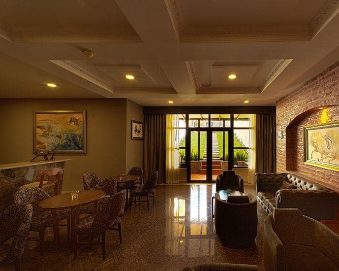 QUINDELOMA ART HOTEL & GALLERY