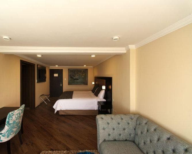 QUINDELOMA ART HOTEL & GALLERY