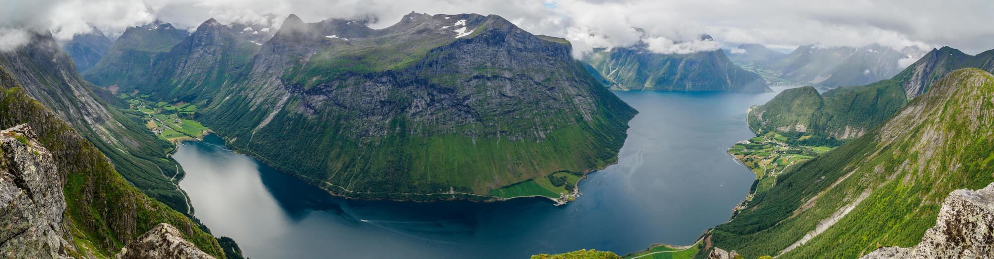 Hjorundfjord fiord, Noruega