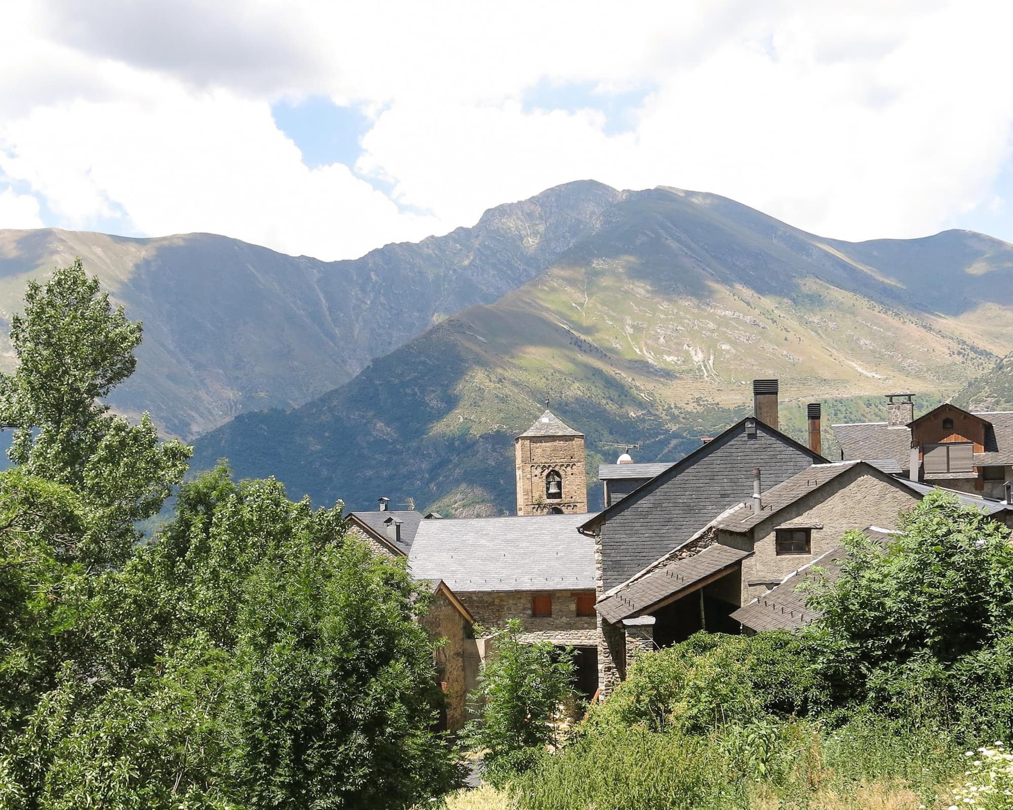 ROTARY SPECIAL. BOÍ VALLEY UNESCO ROMANESQUE, HIKING, THERMAL SPA & STARLIGHT EXPERIENCE
