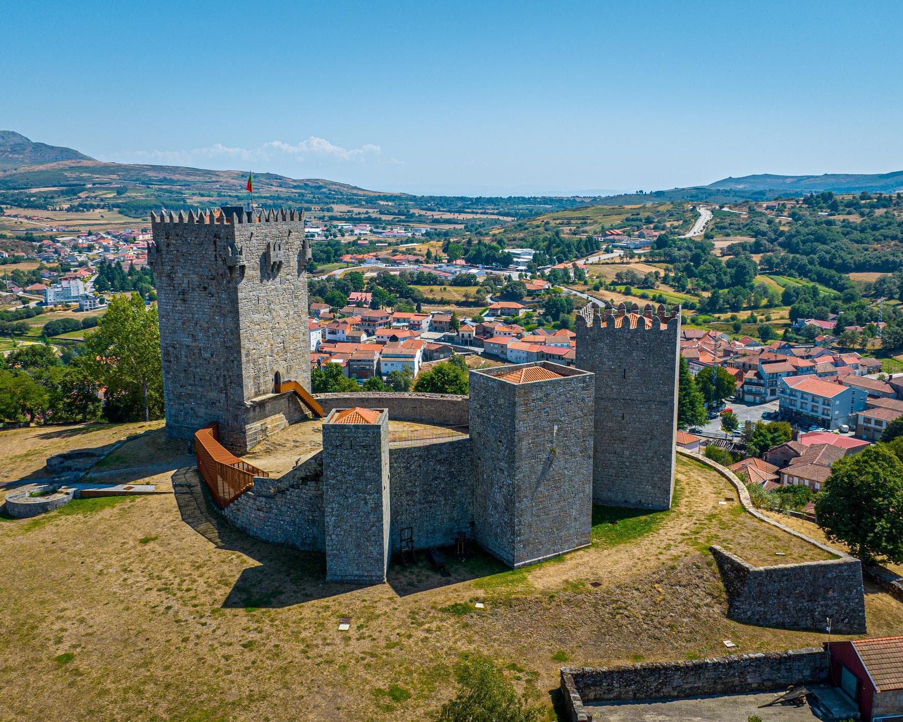 Ларуко, Испания