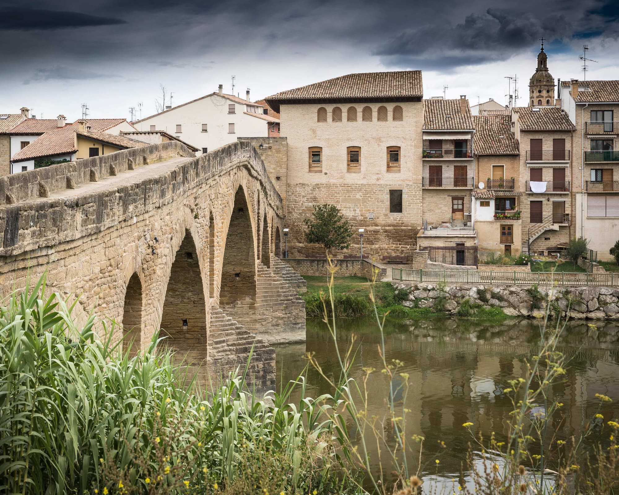 Lr - La Rioja Y Navarra, Tierras De Vino