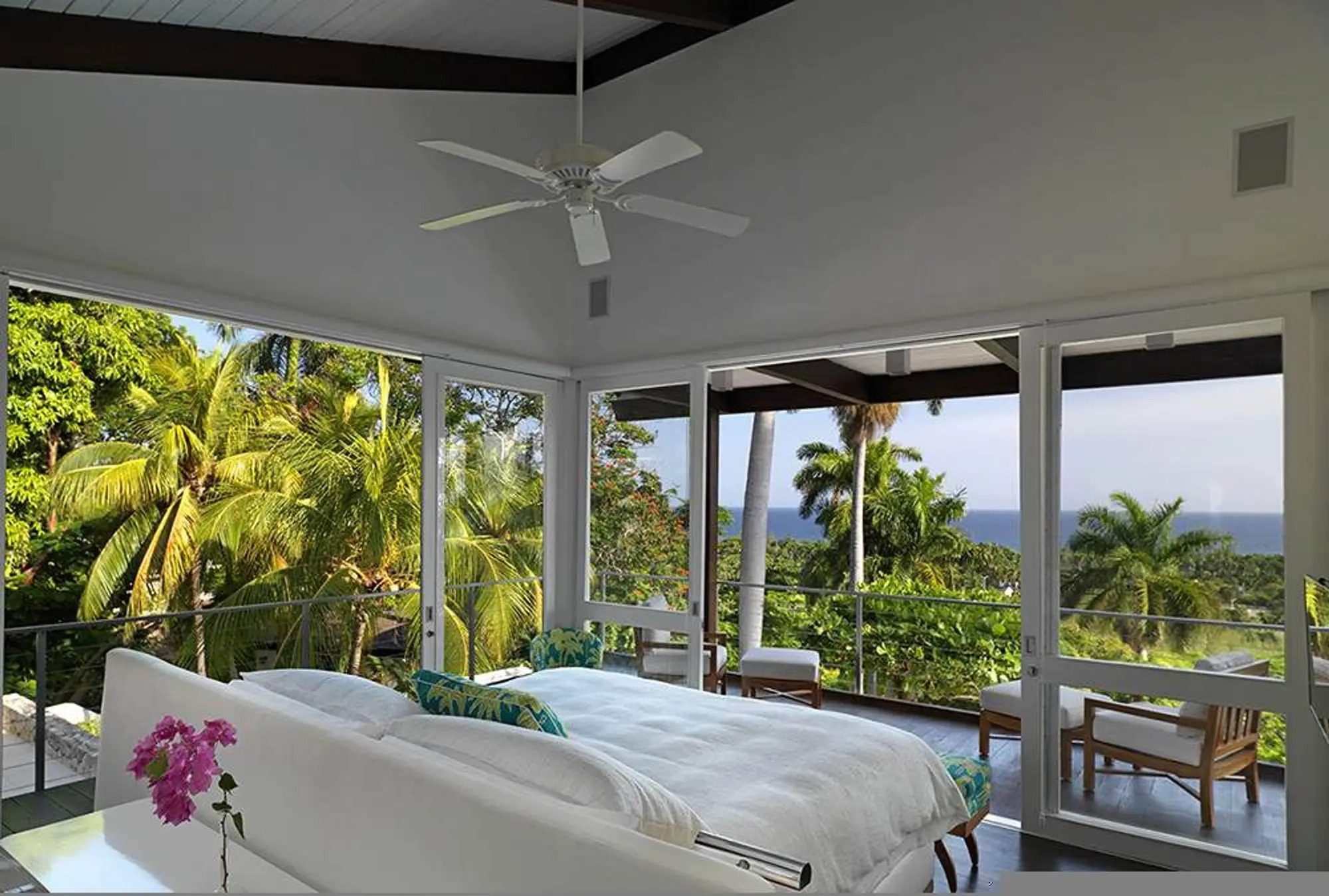 Nature-inspired 4BR Modern Villa Pool Resort Access