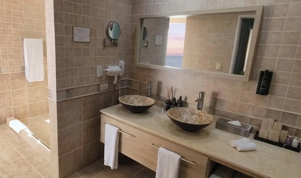 Xelena Hotel & Suites