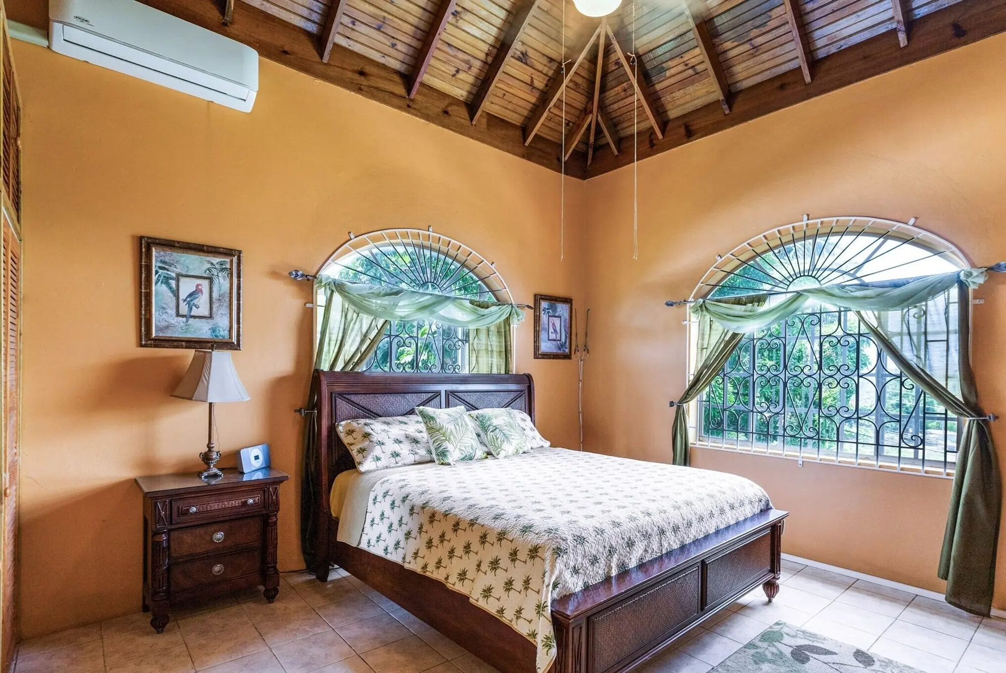 YanceyLargo-6BR Two-Story Estate w/Mountain Views by RedAwning