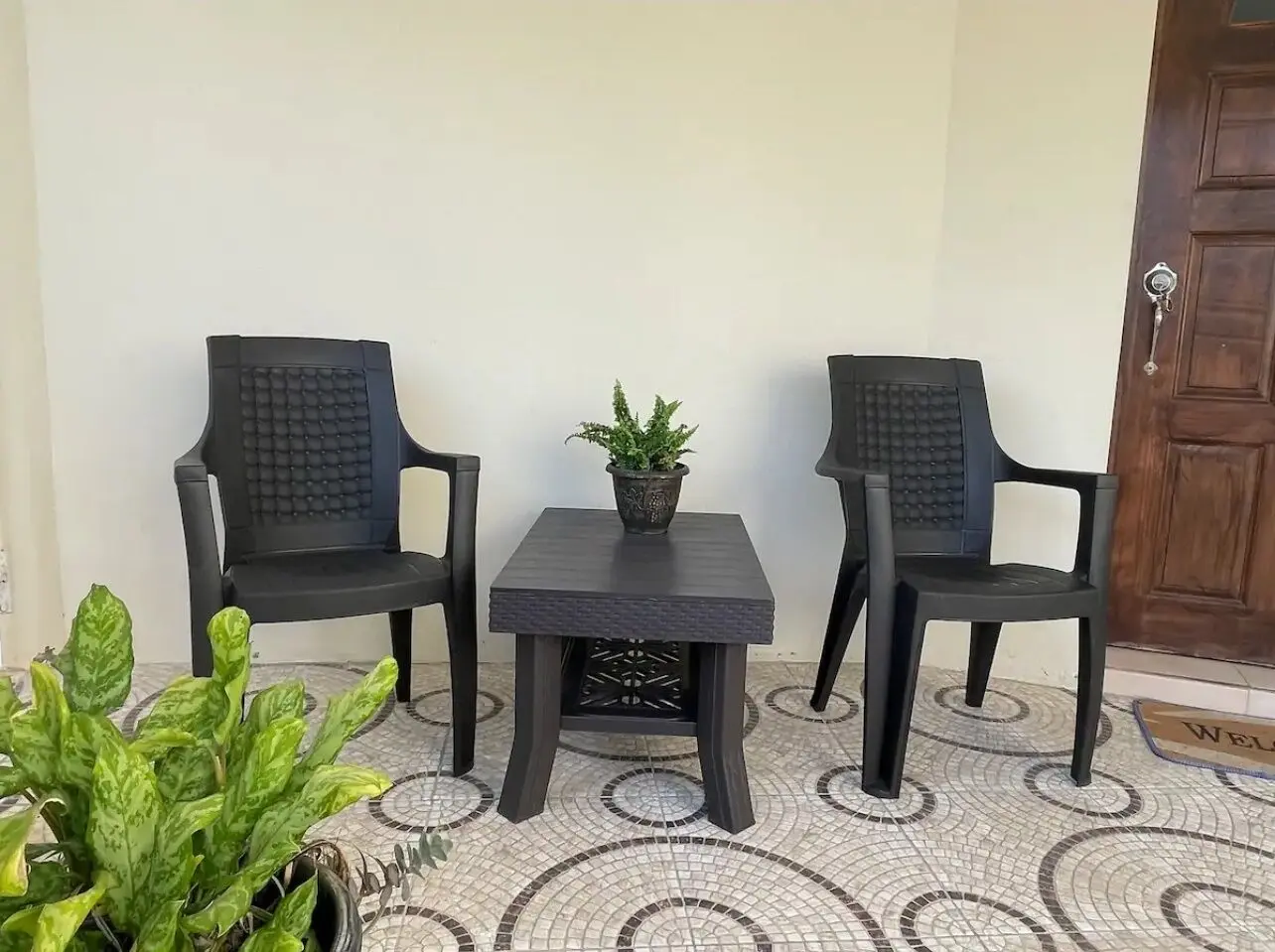 Skyline Suites, Breathtaking Mountains & City View 1 Bedroom Apts by RedAwning