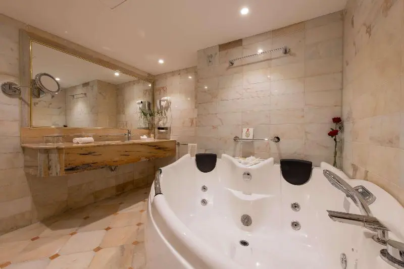 Ramada by Wyndham Continental Jeddah