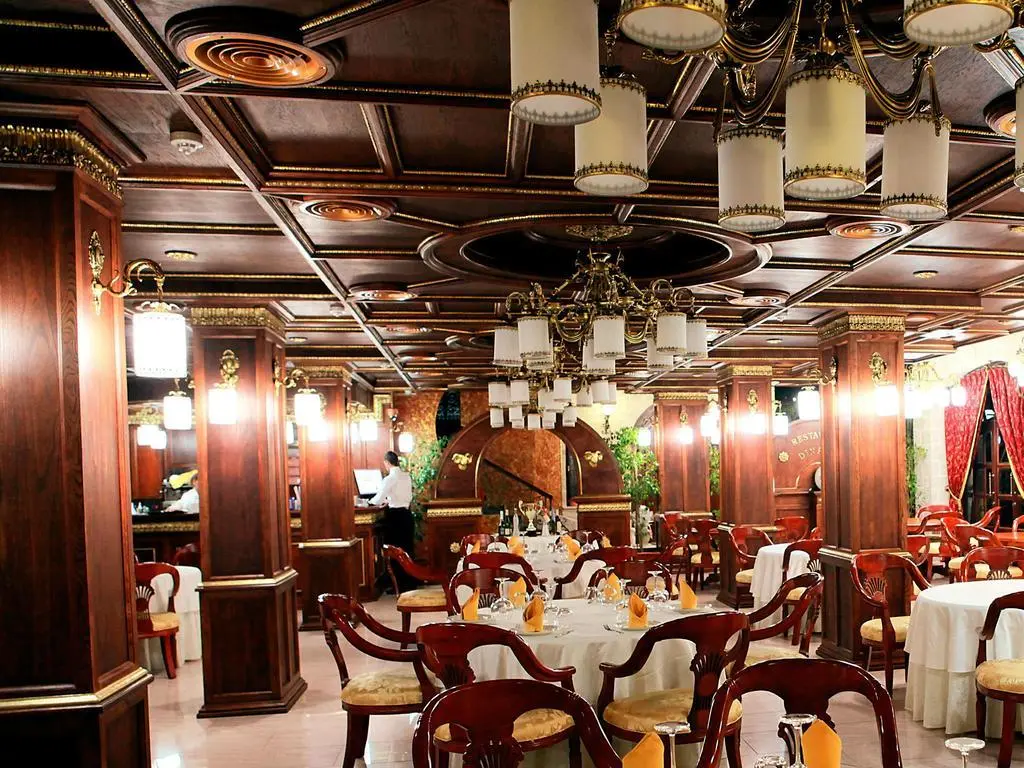 Dinasty Hotel Rezidence