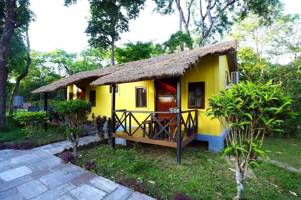 SAFARI ADVENTURE LODGE