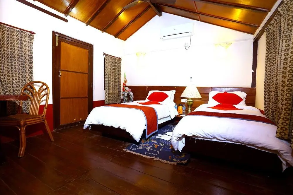 SAFARI ADVENTURE LODGE