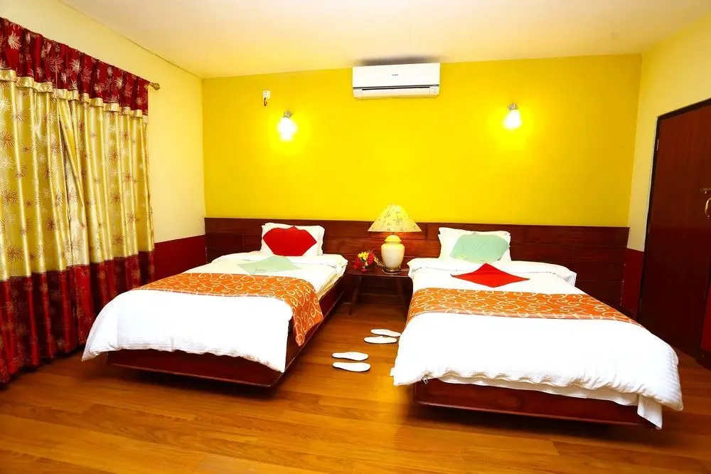 SAFARI ADVENTURE LODGE
