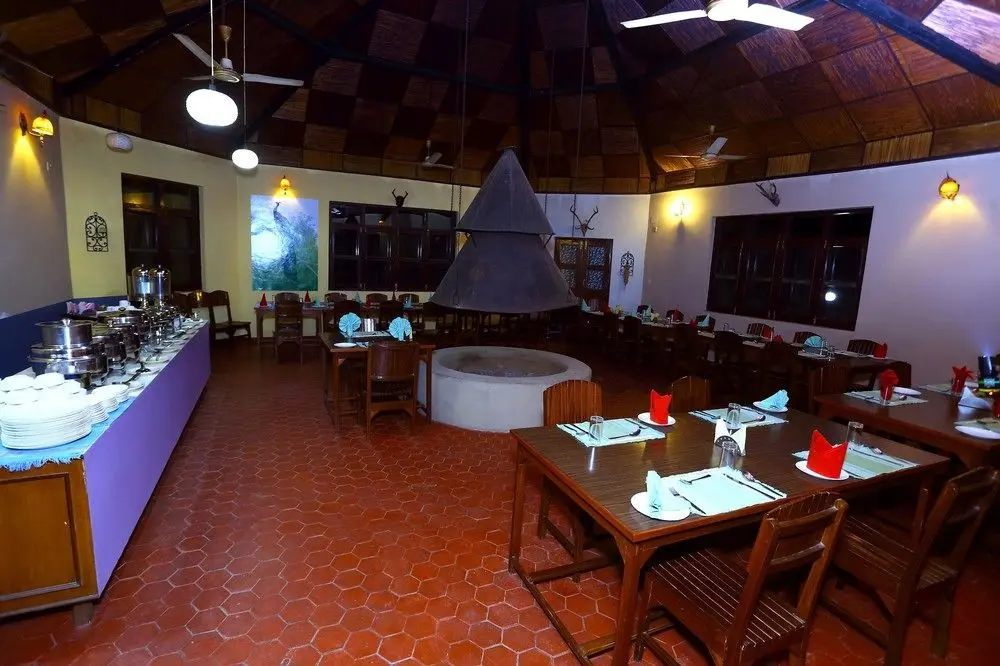 SAFARI ADVENTURE LODGE