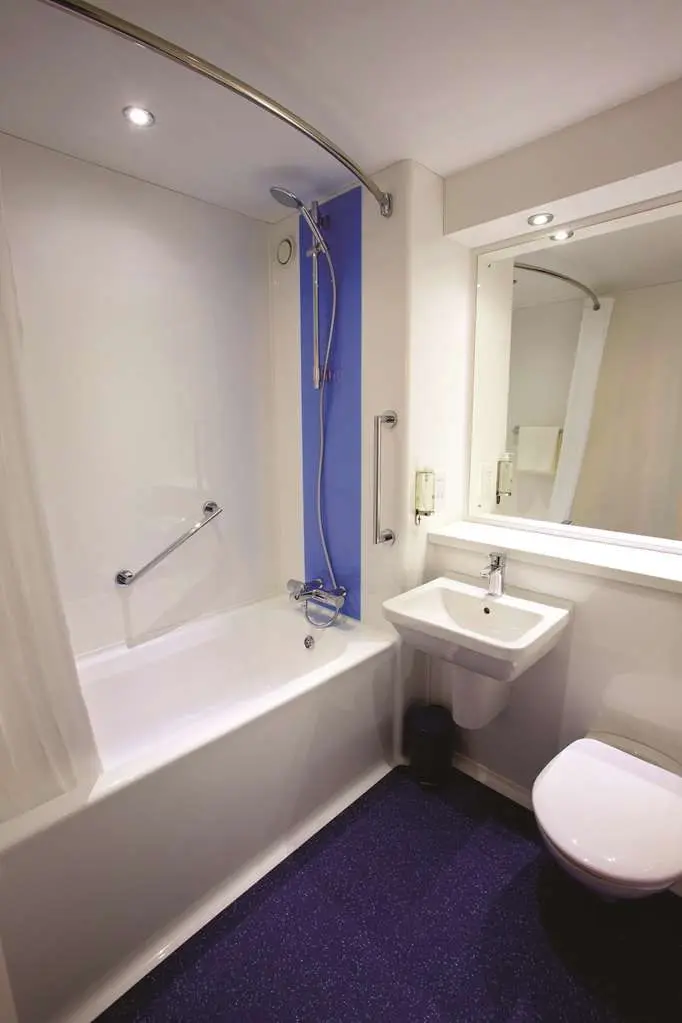 TRAVELODGE BATH WATERSIDE