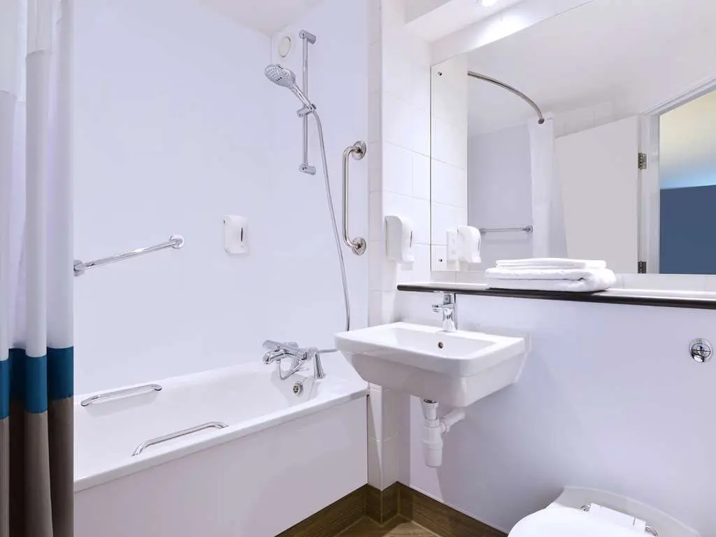 TRAVELODGE BATH WATERSIDE