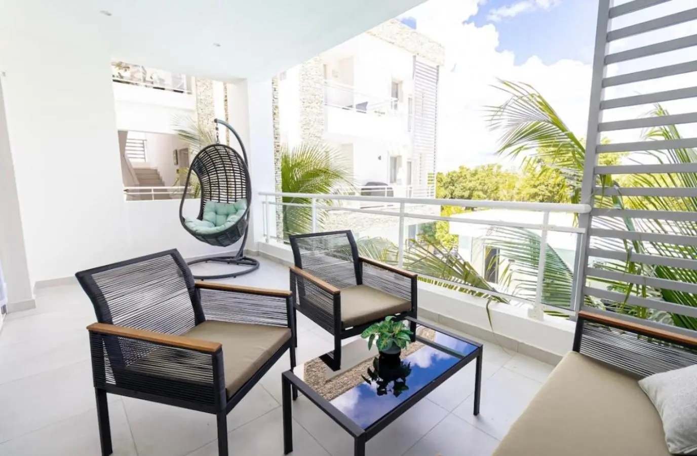 Elegant 2 Bedroom Apartment with Pool