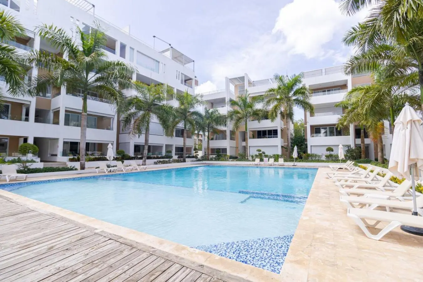Bright 2BR Apartment with Pool near Bayahibe Beach