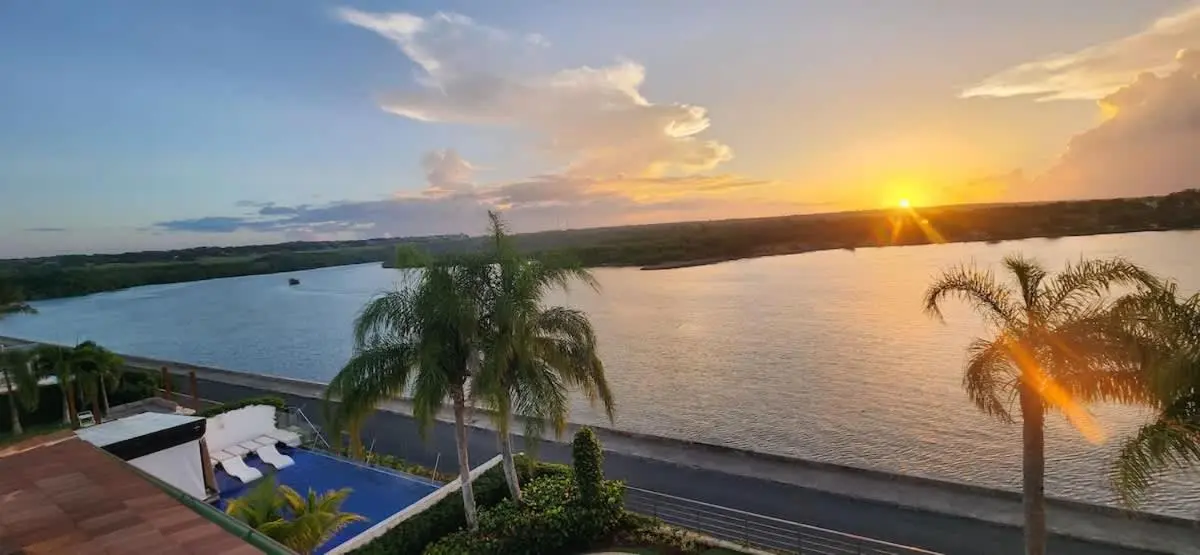 Seaside Bliss with pool and spectacular view