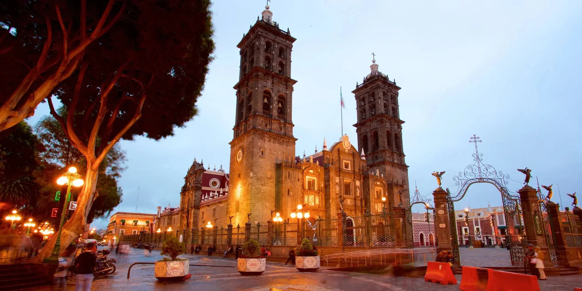 DÍA 3     (JUEVES)		CDMX - PUEBLA - OAXACA 