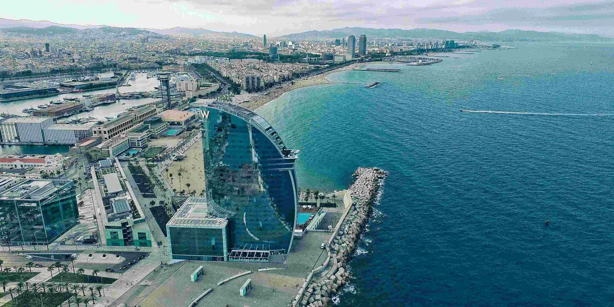 DAY 1: ARRIVAL IN BARCELONA – MEDITERRANEAN WELCOME