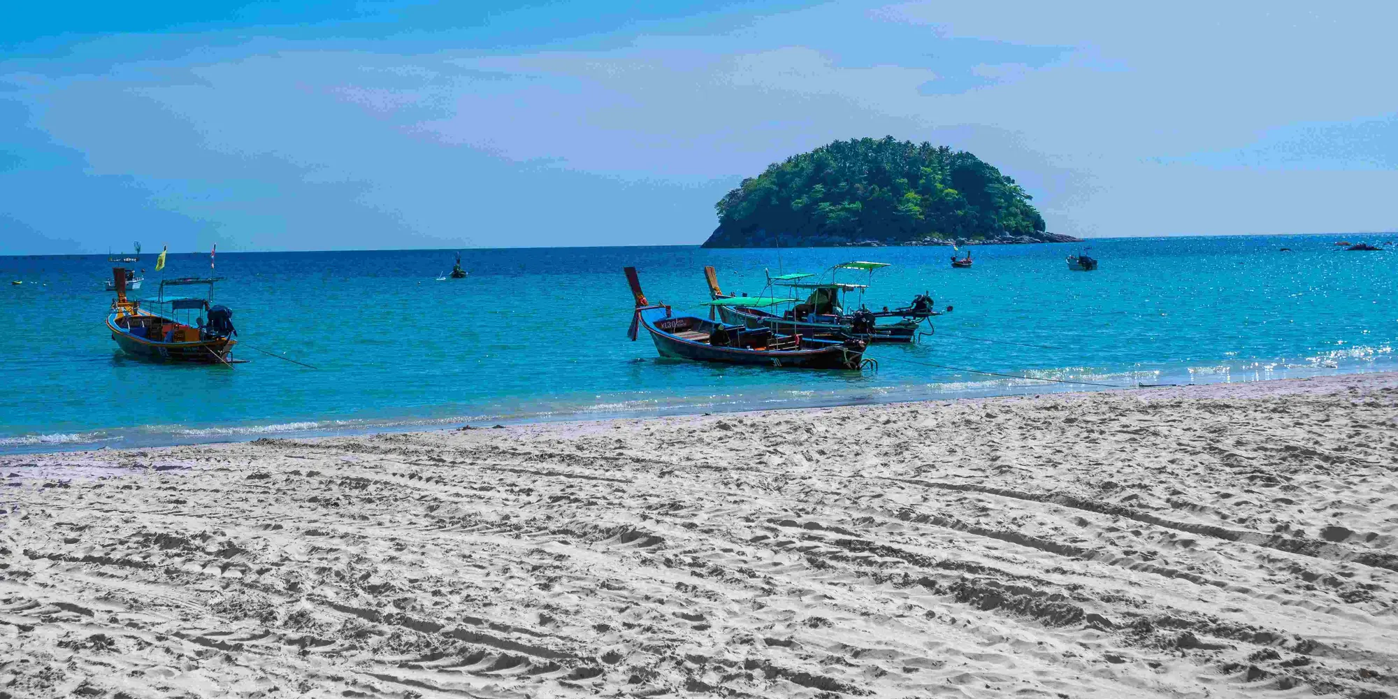 DAY 4: FLIGHT TO PHUKET – CHECK-IN AT EXCLUSIVE RESORT