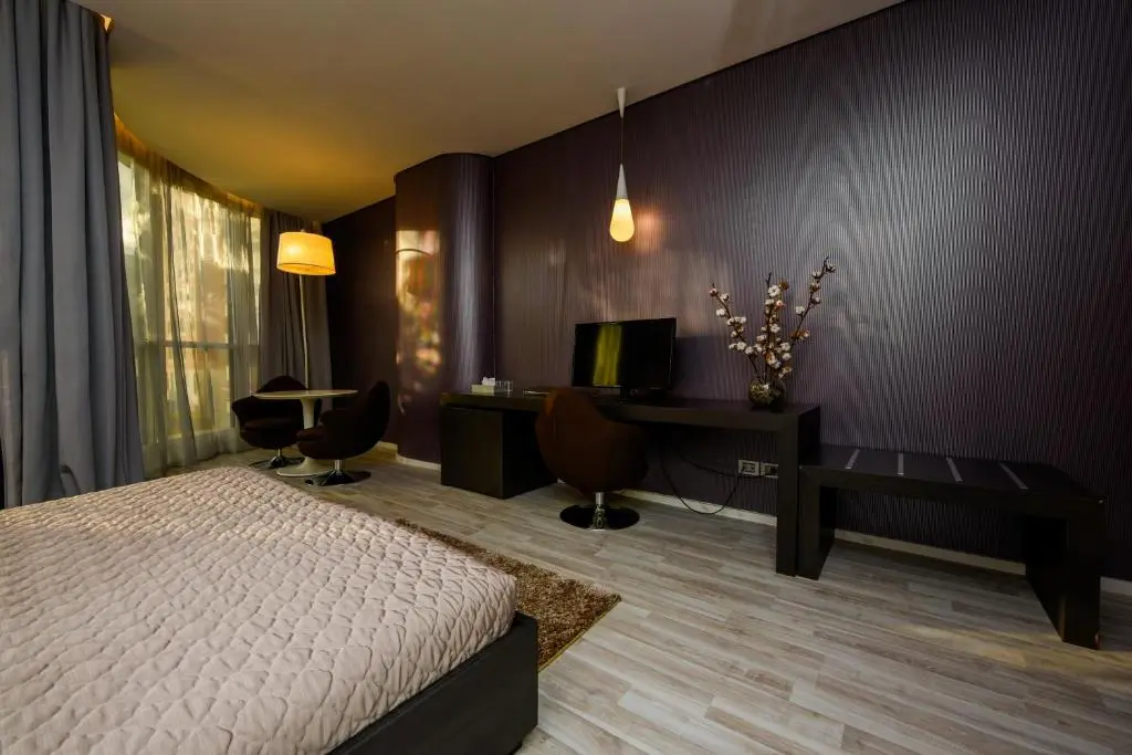 Sky Hotel Tirana 4*