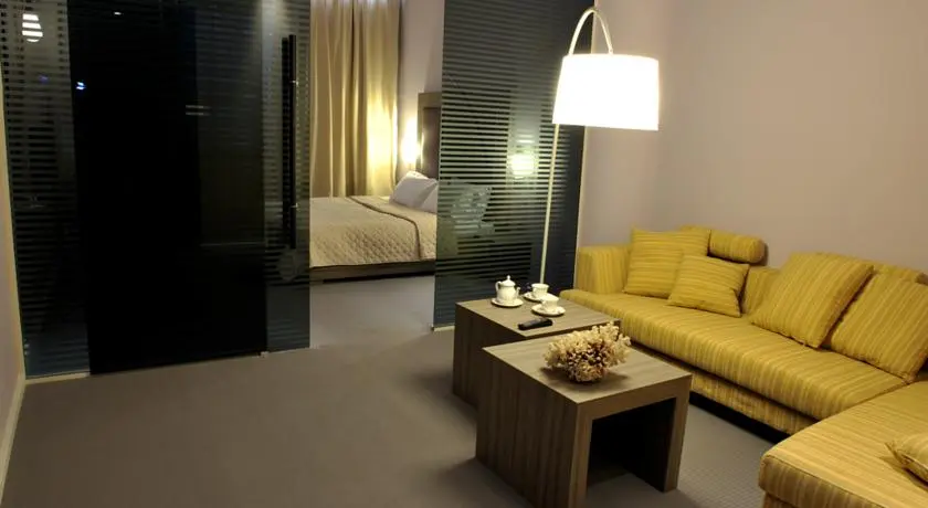 Sky Hotel Tirana 4*