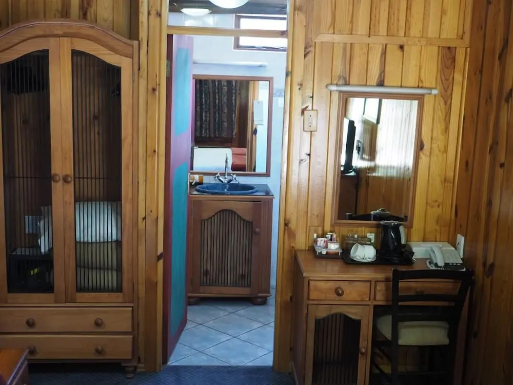 The Graywood Hotel, Living area