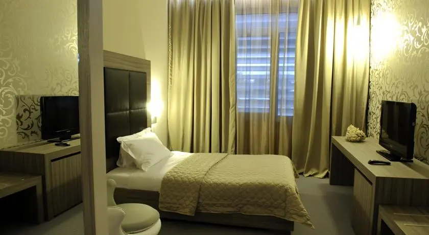 Sky Hotel Tirana 4*
