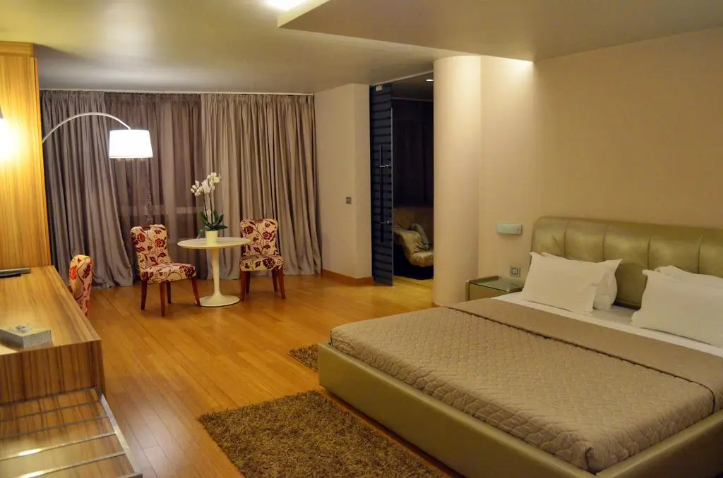 Sky Hotel Tirana 4*
