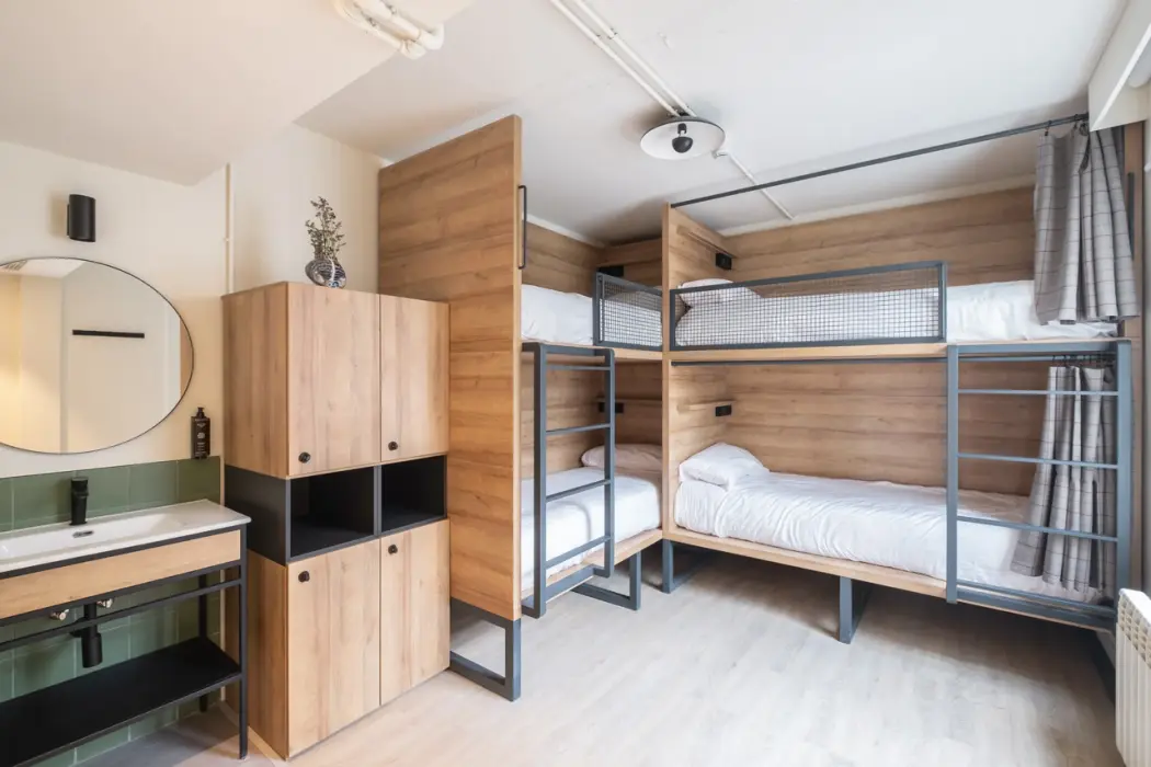 LATROUPE Grand Place Hostel