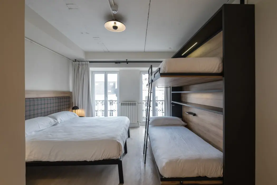 LATROUPE Grand Place Hostel