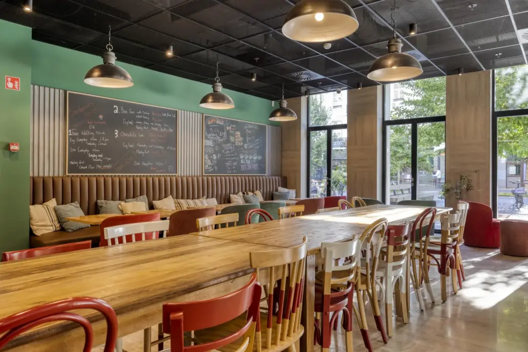 LATROUPE Grand Place Hostel