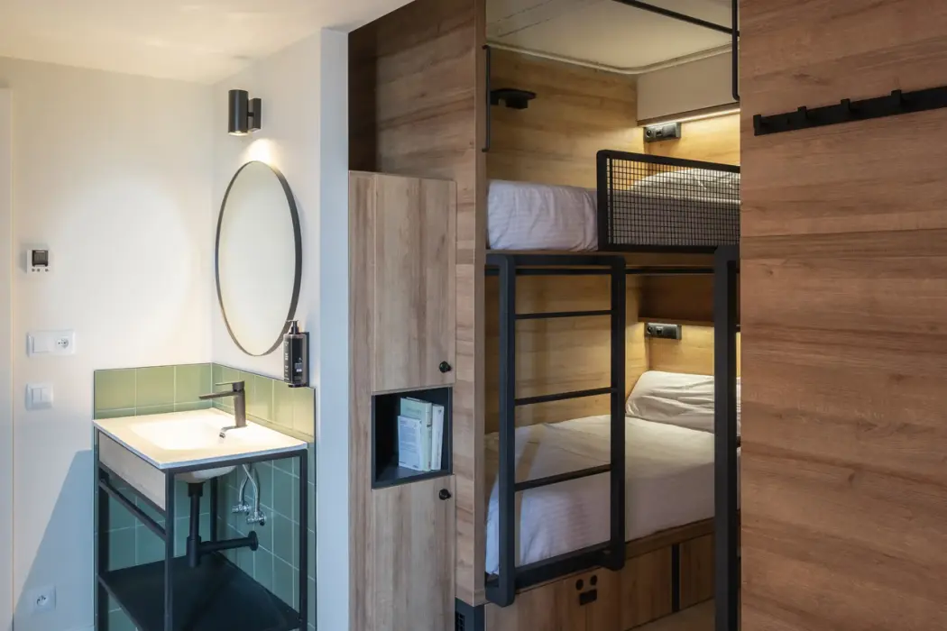 LATROUPE Grand Place Hostel