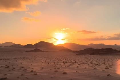 Image - Jordanie, Mer Rouge et Désert à l’Heure de l’Éclipse