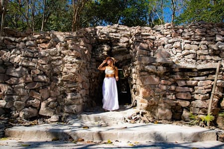 Tulum Guided Tour, Magical Cenote, Lagoon Snorkeling and Beachside Lunch in Small Group with Pickup