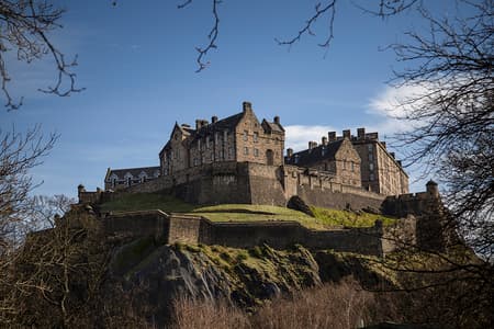 Royal Mile Walking Tour and Edinburgh Castle with Ticket Included in Small Group