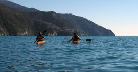 Sunset Kayak Tour & Typical Aperitif in Monterosso in Semi-Private